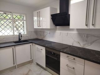 Piso en venta en Los Naranjos - Las Brisas en Marbella