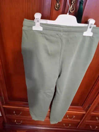 Pantalones chándal niño/a T. 9-10 Cada uno 4€