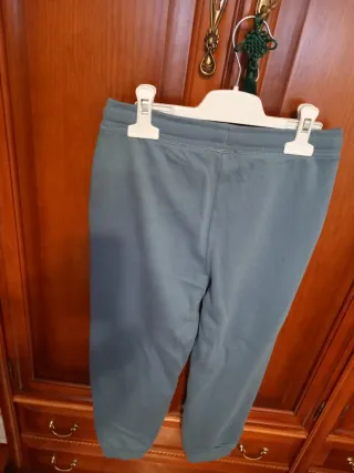 Pantalones chándal niño/a T. 9-10 Cada uno 4€