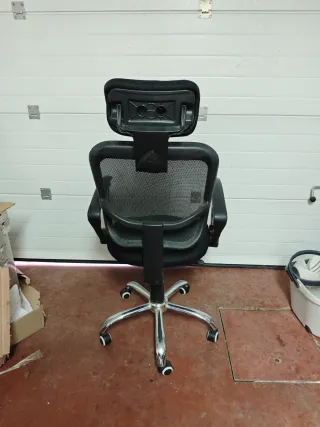 Silla de oficina ergonómica negra