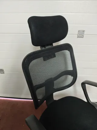 Silla de oficina ergonómica negra