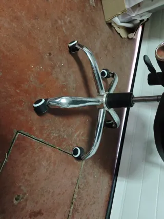 Silla de oficina ergonómica negra