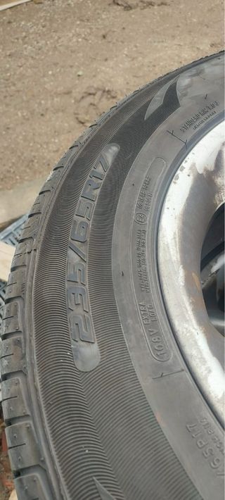 4 Llantas R17 con neumáticos nuevos