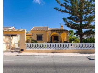 Chalet en venta en La Siesta - El Salado - Torreta en Torrevieja
