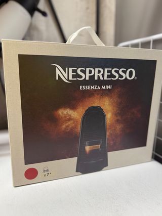 Cafetera Nespresso Essenza Mini roja