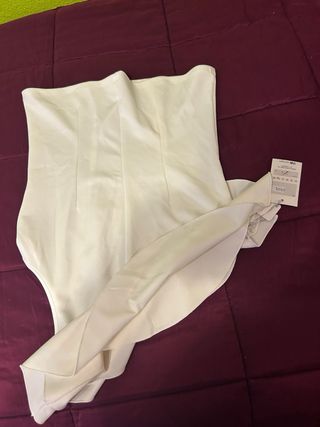 Blusa blanca con volante