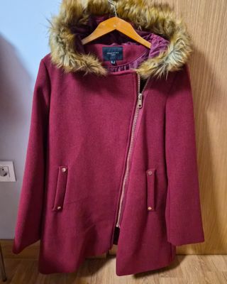 Abrigo Cortefiel Rojo con Capucha y Pelo
