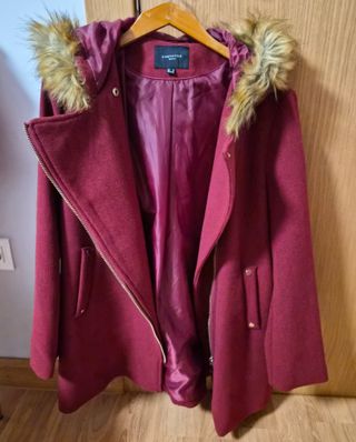 Abrigo Cortefiel Rojo con Capucha y Pelo