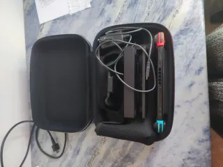 Nintendo Switch + Estuche + Pokemon