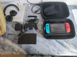 Nintendo Switch + Estuche + Pokemon