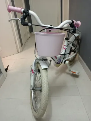 Bicicleta niña Dolly blanca y rosa