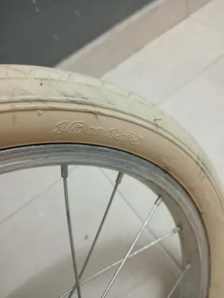 Bicicleta niña Dolly blanca y rosa