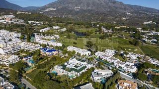 Piso en venta en Los Naranjos - Las Brisas en Marbella