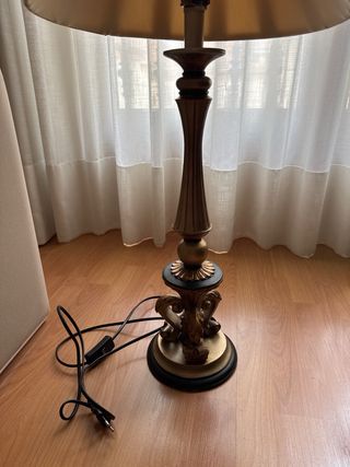 Lámpara de mesa clásica tela y madera