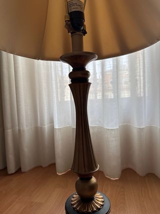 Lámpara de mesa clásica tela y madera