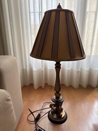 Lámpara de mesa clásica tela y madera