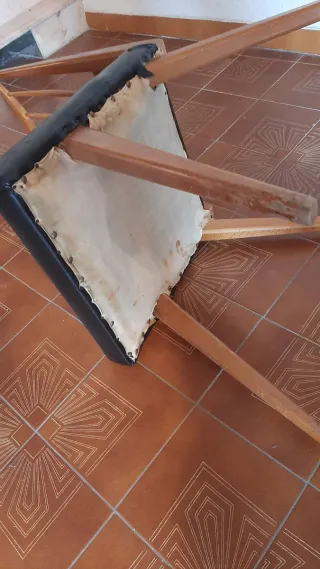 3 Sillas Vintage Madera y piel sintética.