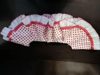 Traje de flamenca blanco topos fucsia