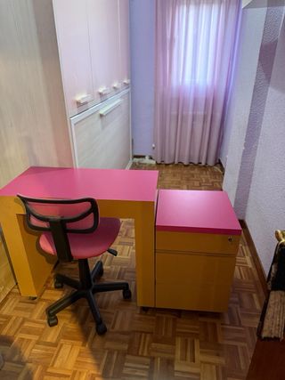 Escritorio juvenil rosa y madera