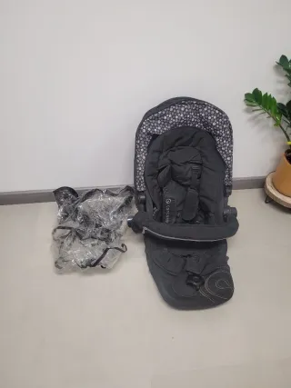 Carrito de bebé negro