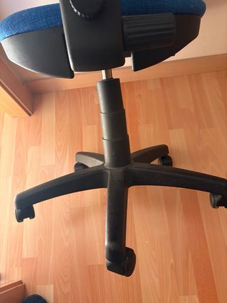 Silla de oficina azul de tela