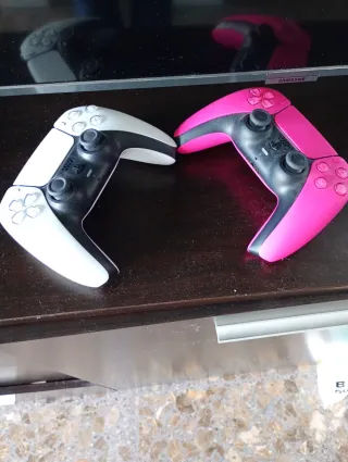 PlayStation 5 con 2 mandos