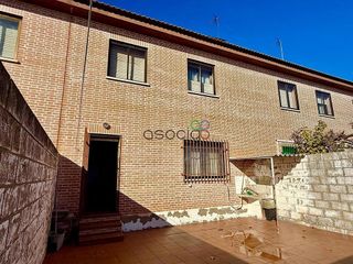 Casa adosada en venta en Marchamalo