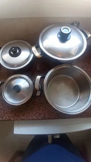 Set di pentole metalliche (rottame)