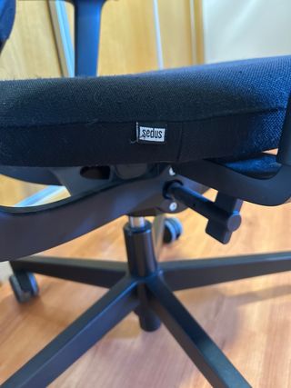 Silla de oficina negra