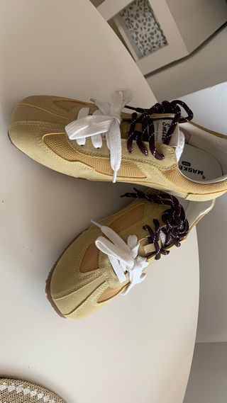 Zapatilla Deportiva Amarilla