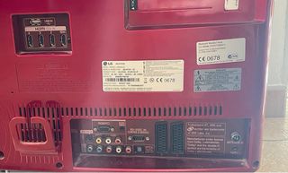 Televisión LG Negra y roja