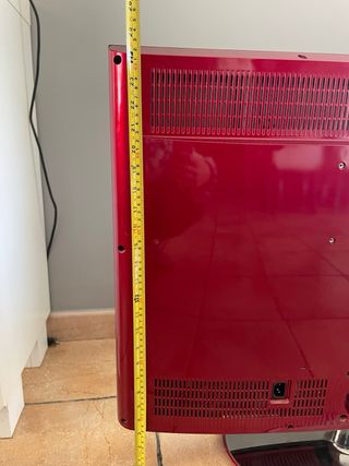 Televisión LG Negra y roja