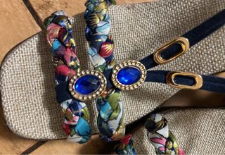 Tacones de cuña con pedrería