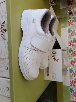 Zuecos Sanitarios Dian Talla 45 Blancos