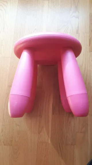 Taburete infantil rosa IKEA