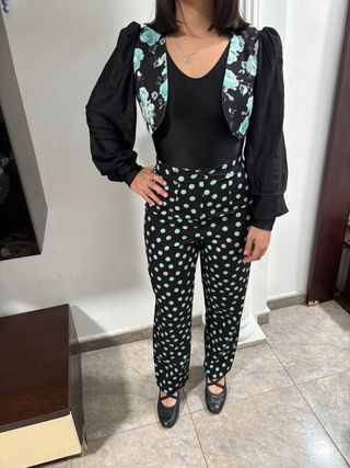 Traje pantalón y chaleco estampado