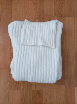 Jersey Guess cuello alto blanco