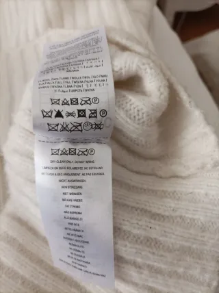 Jersey Guess cuello alto blanco