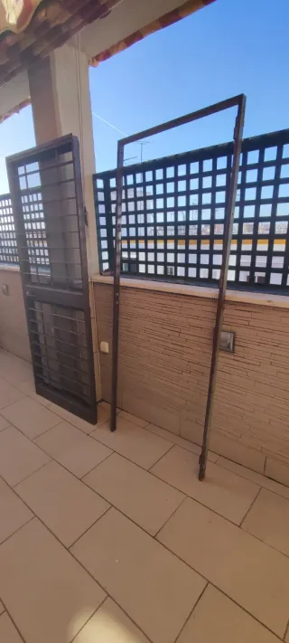 Cancela de hierro diseño moderno. Medidas 203x80cm