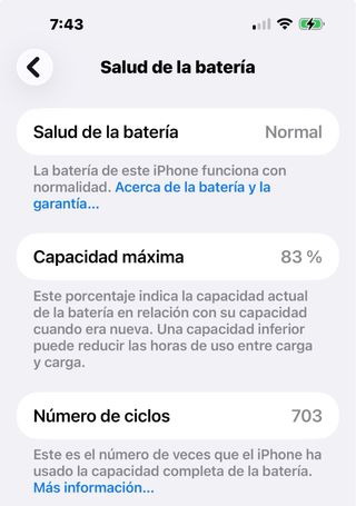iPhone 15 Pro Max titanio con 16 fundas Titanio