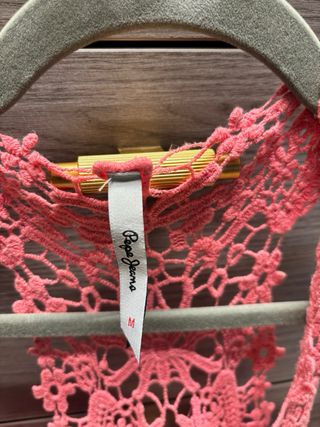 Top Pepe Jeans rosa con encaje