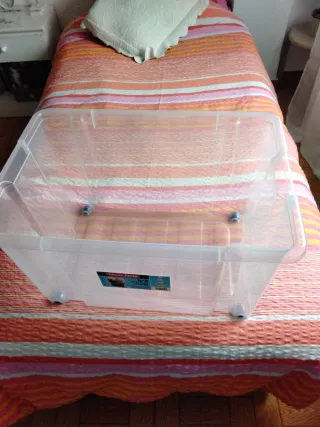 Gran Caja de plástico con ruedas 59x40x35