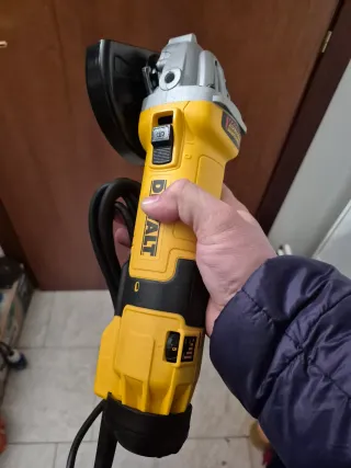 Smerigliatrice DeWalt DWE4257