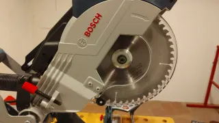 Sierra ingletadora Bosch GCM 8 SJL