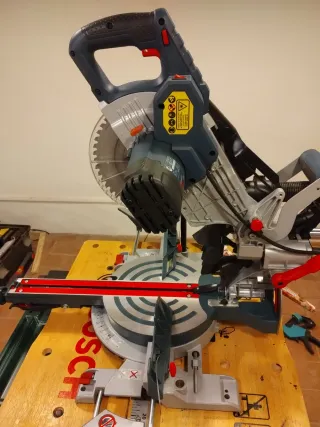 Sierra ingletadora Bosch GCM 8 SJL