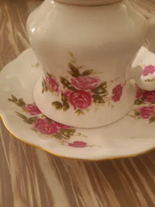 Taza y platillo Royal Ascot Red Rose inglesa.