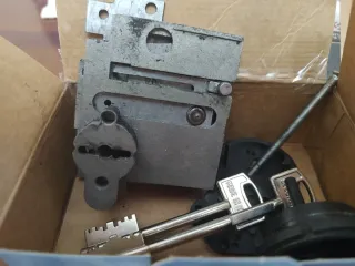 Serrature da incasso con chiavi