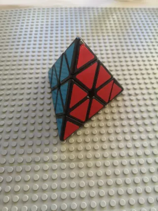Pirámide Rubik