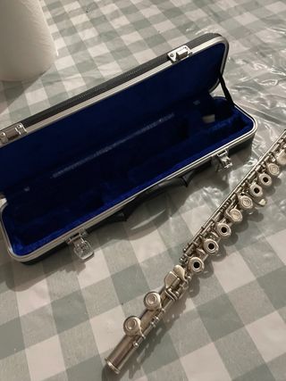 Flauta travesera con estuche