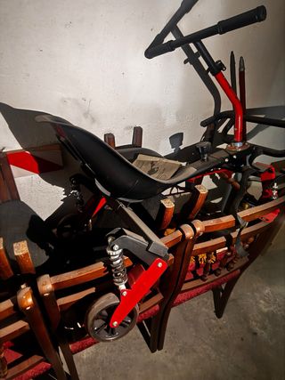 Patinete eléctrico con soporte kart